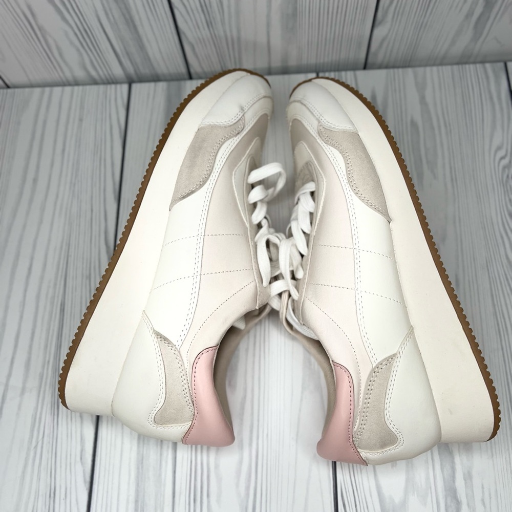 Women's Courtney Sneakers - Universal Thread